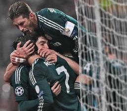 Controversy Ends Manchester United’s Treble Dream