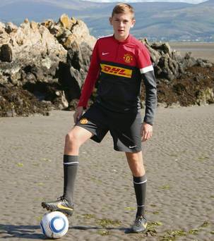 Defender Completes Dream Signing for Manchester United