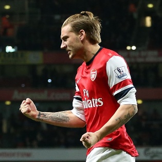 Bendtner Arsenal