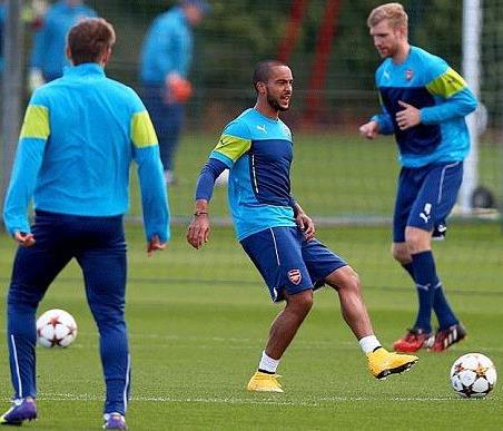 Walcott Training Arsenal